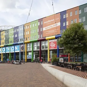 easyhotel-amsterdam-arena-boulevard.amsterdamhotelsnl.com/